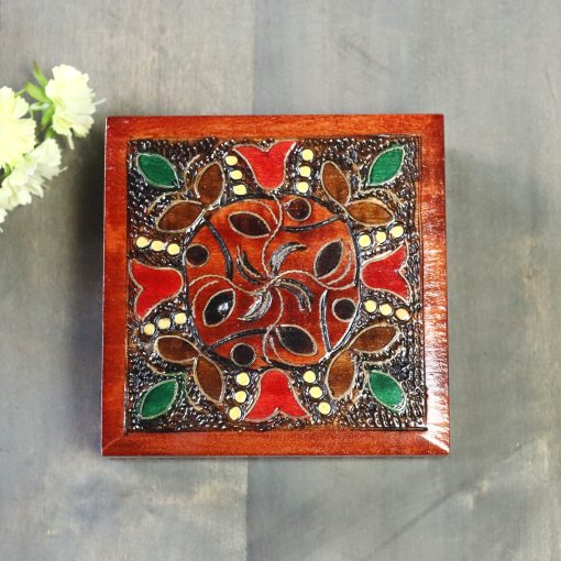 A casket made of wood - Tulips
