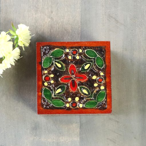 A casket made of wood - Flower with green leaves